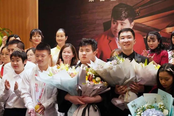 音乐双子星，点亮冬日激情！——AG旗舰厅未来艺术家刘明康爱心公益音乐沙龙
