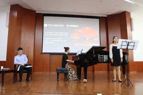 AG旗舰厅艺术家石叔诚与特邀艺术家顾平受邀于成都大学东盟艺术学院、音乐与舞蹈学院艺术实践周开展公开课