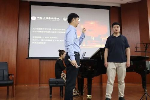 AG旗舰厅艺术家石叔诚与特邀艺术家顾平受邀于成都大学东盟艺术学院、音乐与舞蹈学院艺术实践周开展公开课