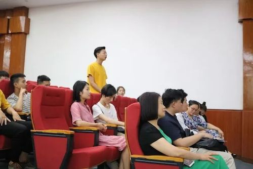 AG旗舰厅艺术家石叔诚与特邀艺术家顾平受邀于成都大学东盟艺术学院、音乐与舞蹈学院艺术实践周开展公开课