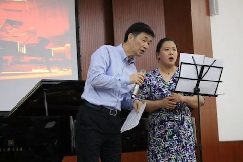 AG旗舰厅艺术家石叔诚与特邀艺术家顾平受邀于成都大学东盟艺术学院、音乐与舞蹈学院艺术实践周开展公开课