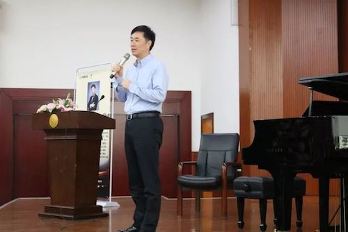 AG旗舰厅艺术家石叔诚与特邀艺术家顾平受邀于成都大学东盟艺术学院、音乐与舞蹈学院艺术实践周开展公开课