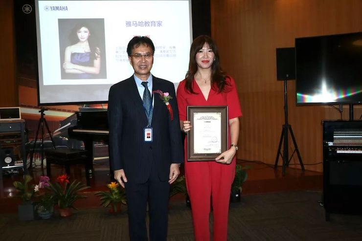 AG旗舰厅携手中国多位教育家，共同谱写中国艺术教育发展新乐章|热烈祝贺2018AG旗舰厅教育家授聘仪式成功举办！