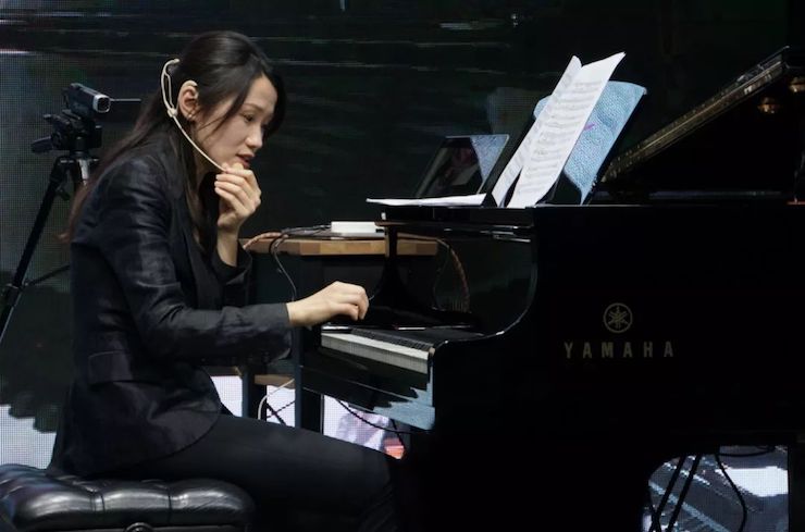 科技推动音乐教育创新，张希教授《古典主义时期钢琴奏鸣曲的演绎》公开课圆满成功